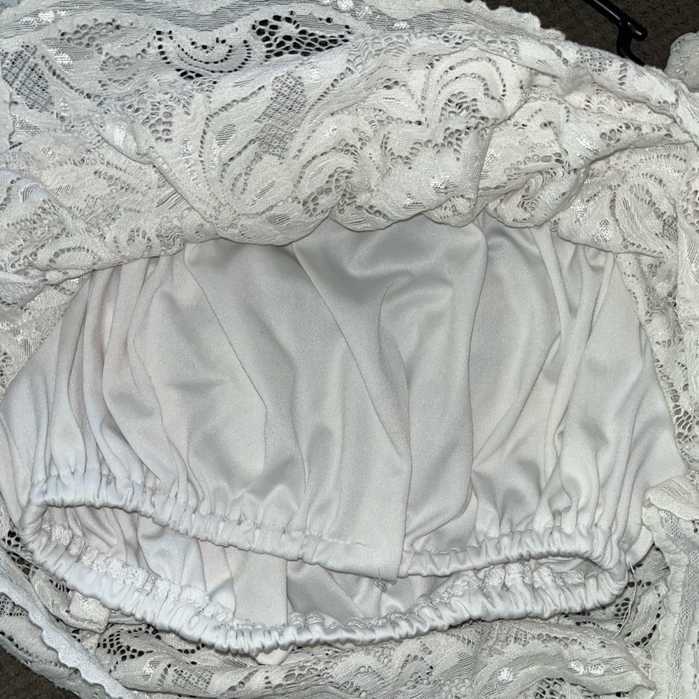 🧨Large lace off shoulder top - Picture 9 of 10